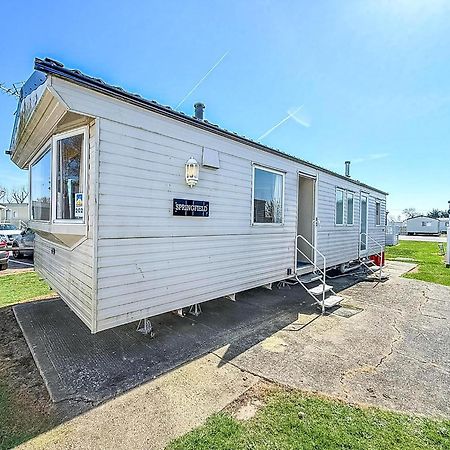 Superb Caravan At Seawick Holiday Park, Sleeps 8 Ref 27202Sw 클랙톤온씨 외부 사진