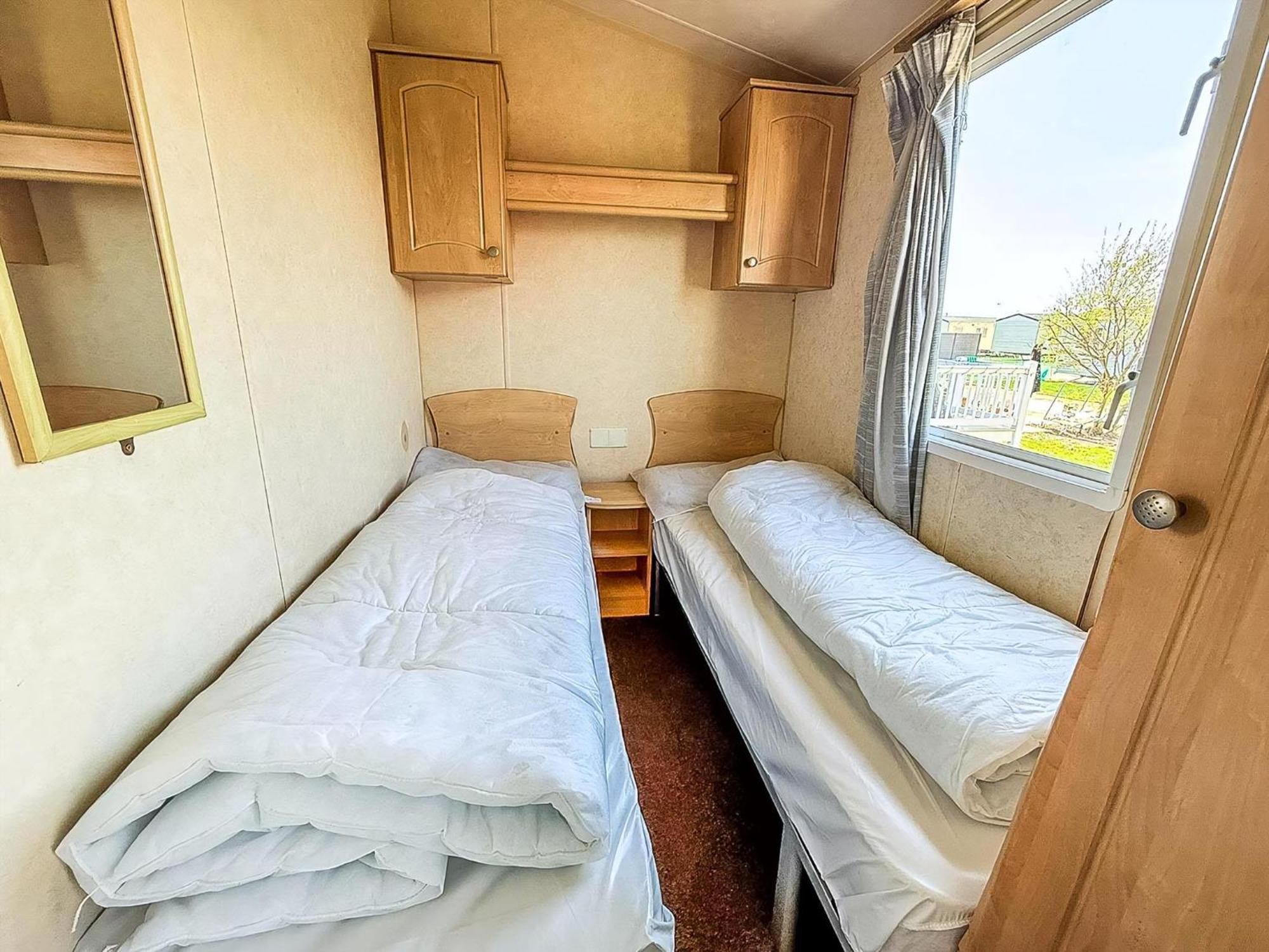 Superb Caravan At Seawick Holiday Park, Sleeps 8 Ref 27202Sw 클랙톤온씨 외부 사진