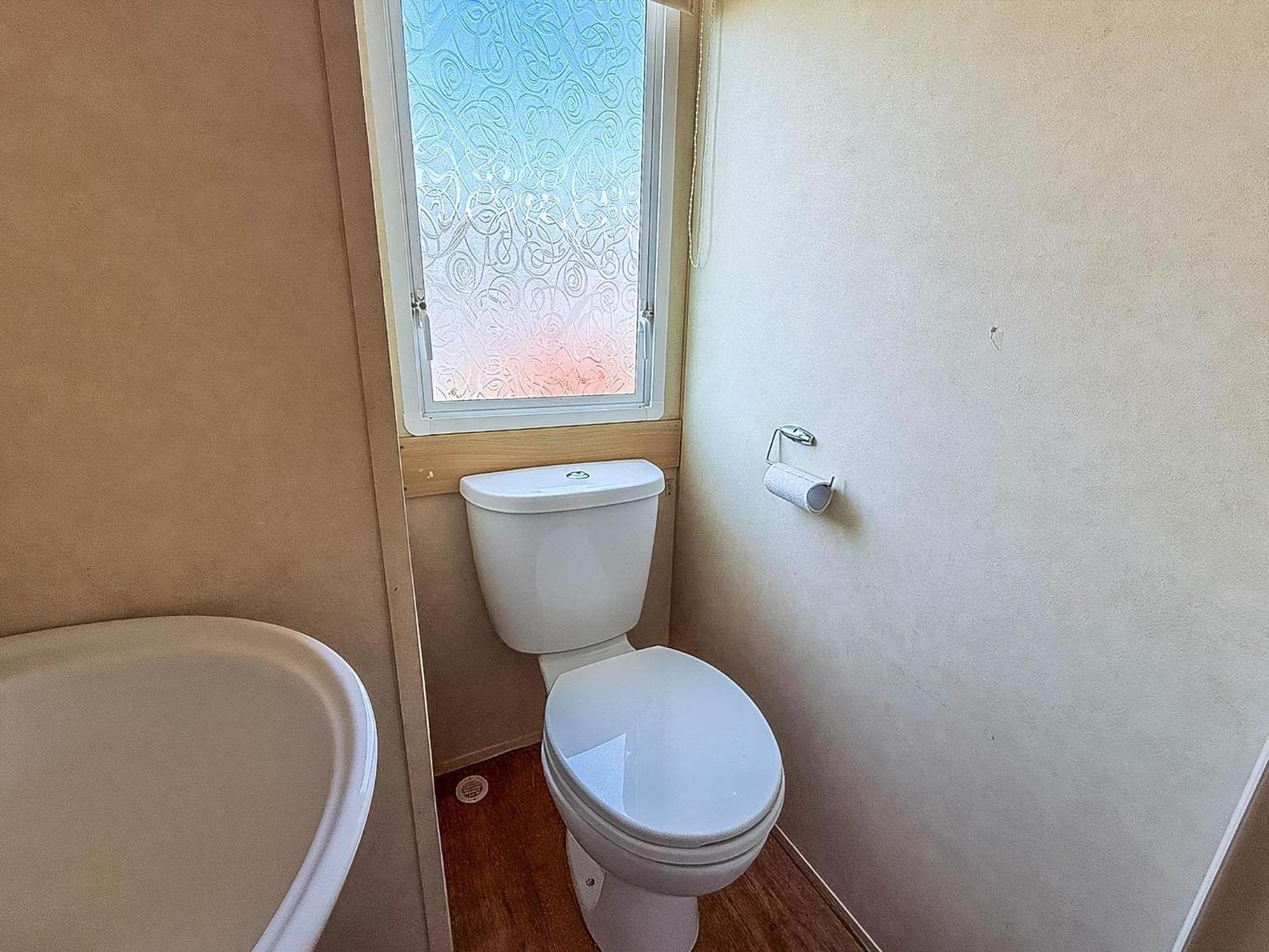 Superb Caravan At Seawick Holiday Park, Sleeps 8 Ref 27202Sw 클랙톤온씨 외부 사진