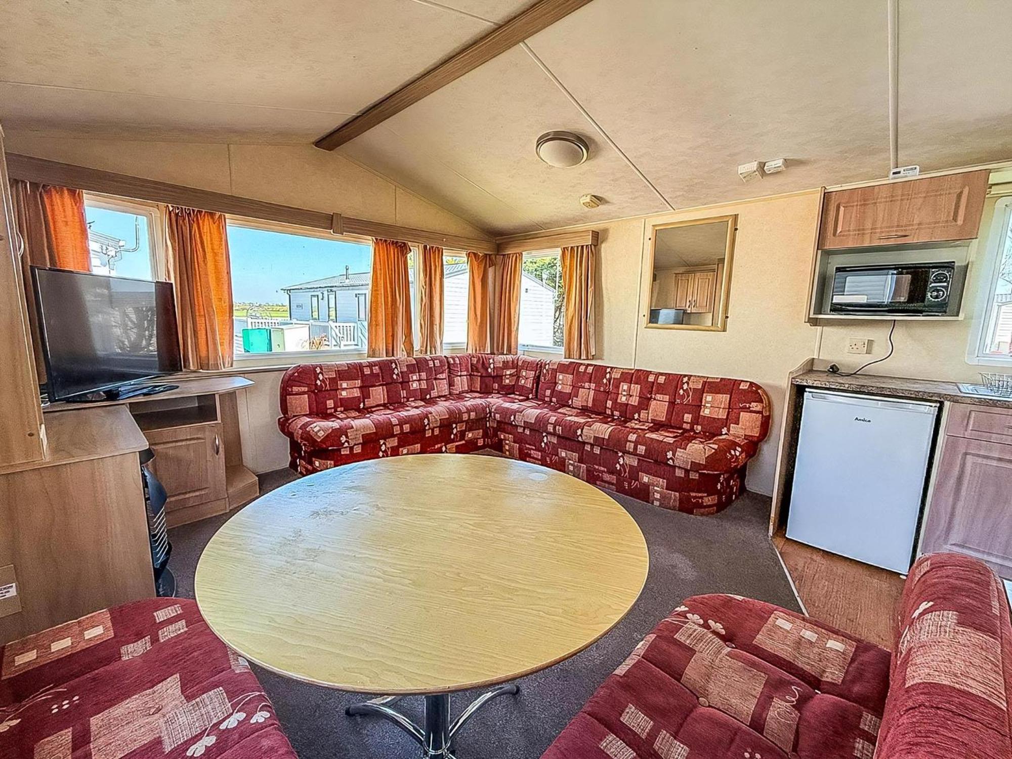 Superb Caravan At Seawick Holiday Park, Sleeps 8 Ref 27202Sw 클랙톤온씨 외부 사진