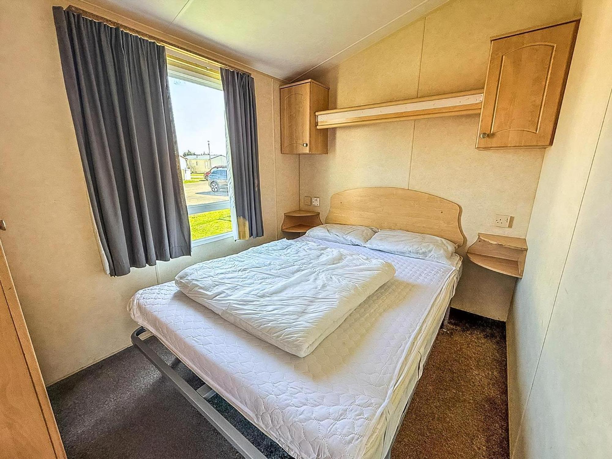 Superb Caravan At Seawick Holiday Park, Sleeps 8 Ref 27202Sw 클랙톤온씨 외부 사진